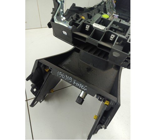 Центральная консоль с подлокотником