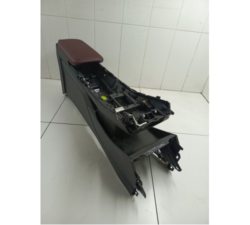 Центральная консоль с подлокотником