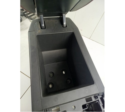 Центральная консоль с подлокотником