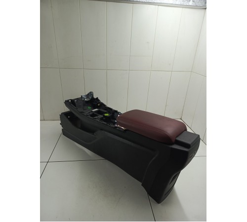 Центральная консоль с подлокотником