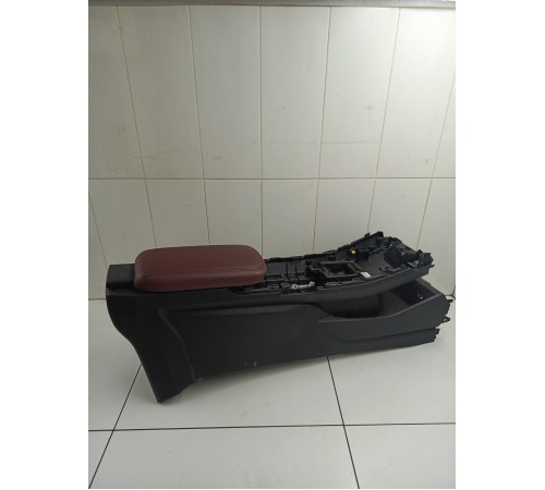 Центральная консоль с подлокотником