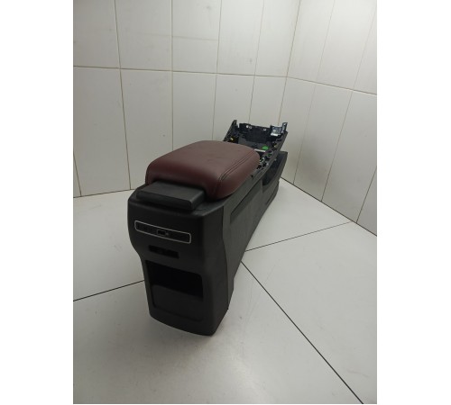 Центральная консоль с подлокотником