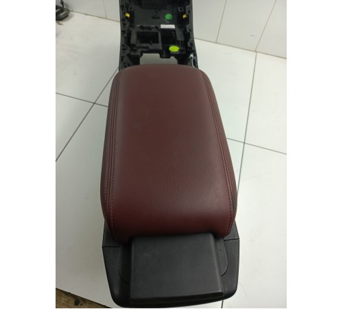 Центральная консоль с подлокотником