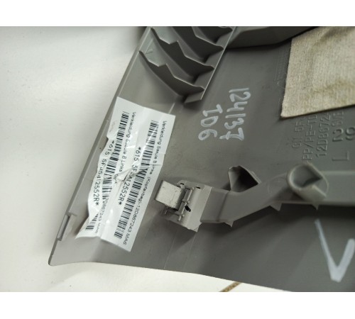 Обшивка центральной стойки левая верхняя