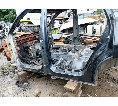 Левый порог с центральной стойкой