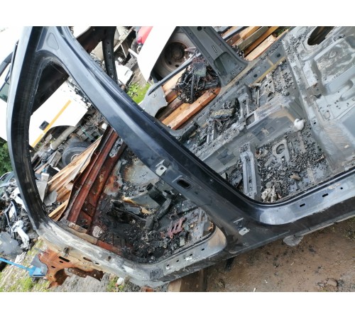 Левый порог с центральной стойкой