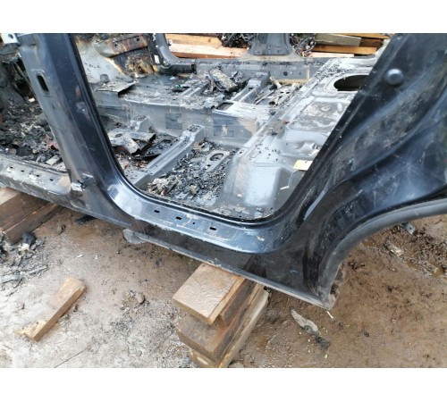 Левый порог с центральной стойкой