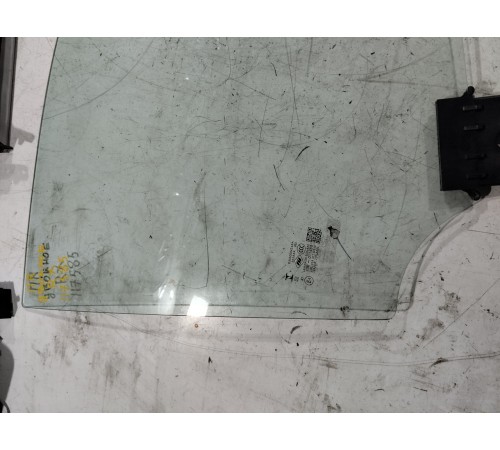 Стекло двери переднее правое