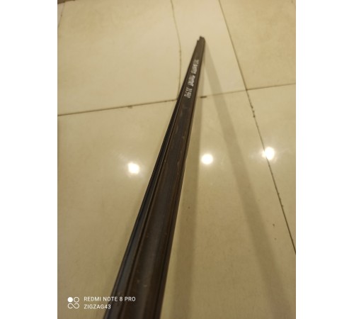 Уплотнитель стекла наружный нижний(задний правый)