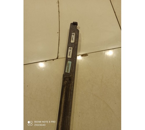 Уплотнитель стекла наружный нижний(задний правый)