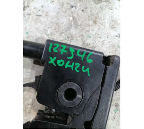 Замок капота