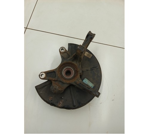 Кулак поворотный передний правый