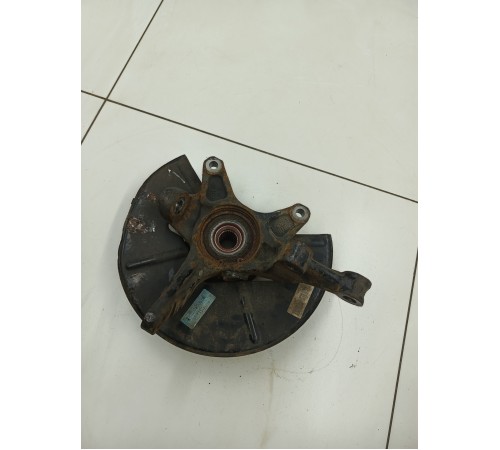 Кулак поворотный передний правый