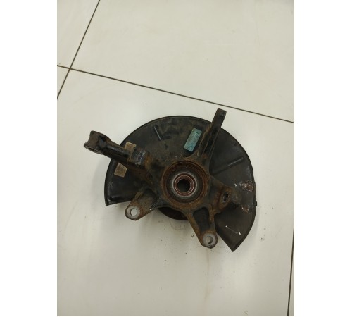 Кулак поворотный передний правый