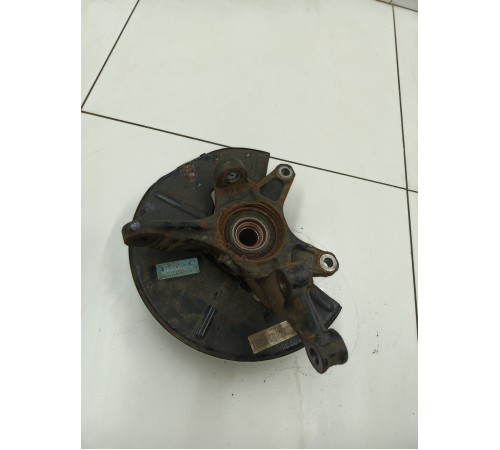 Кулак поворотный передний правый