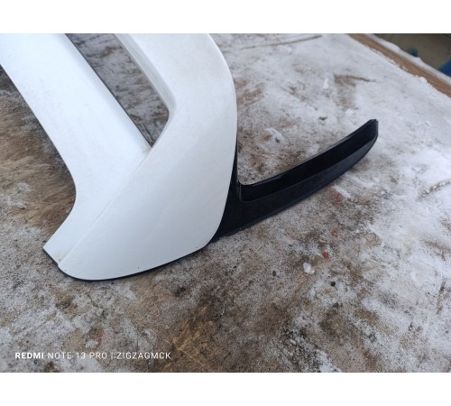 Спойлер крышки двери багажника