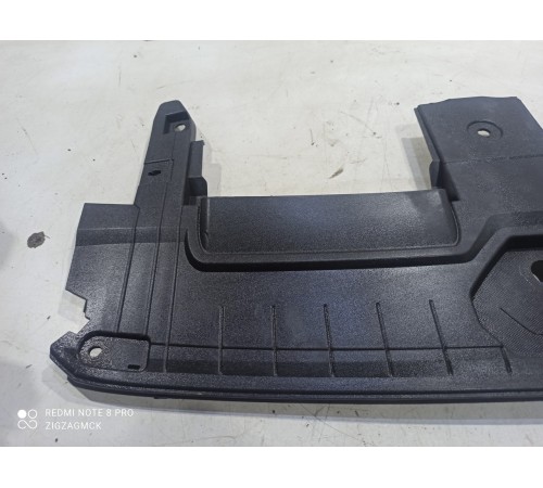 Кожух замка капота