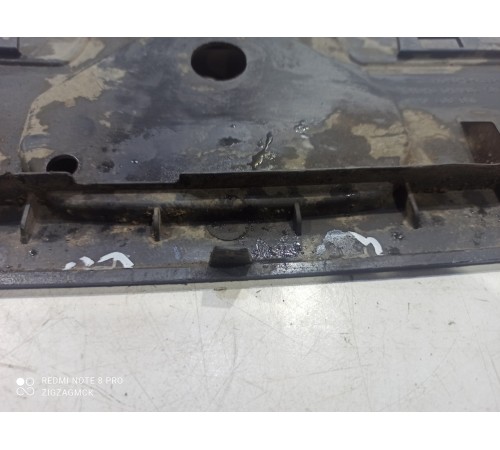 Кожух замка капота