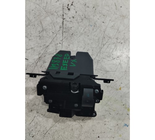 Замок крышки багажника