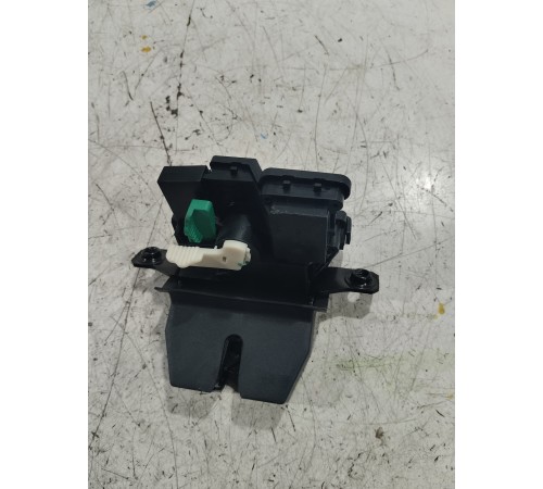 Замок крышки багажника