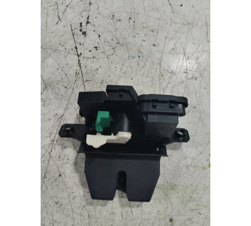 Замок крышки багажника