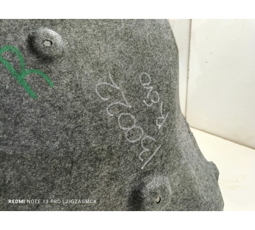 Обшивка багажника правая