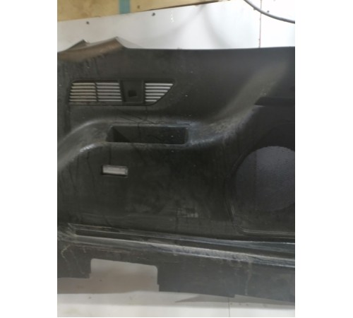 Обшивка багажника правая