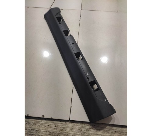 Накладка порога (передняя правая)