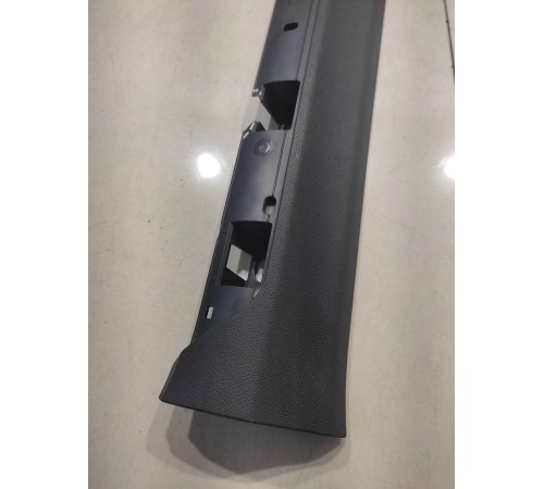 Накладка порога (передняя правая)