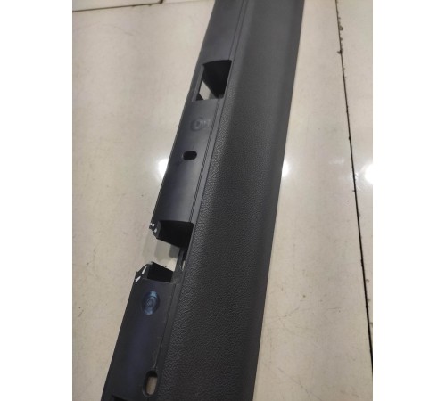 Накладка порога (передняя правая)