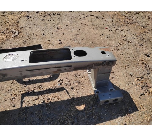 Усилитель переднего бампера