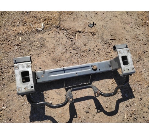 Усилитель переднего бампера