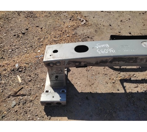 Усилитель переднего бампера