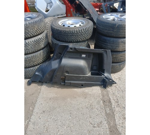 Обшивка багажника задняя правая