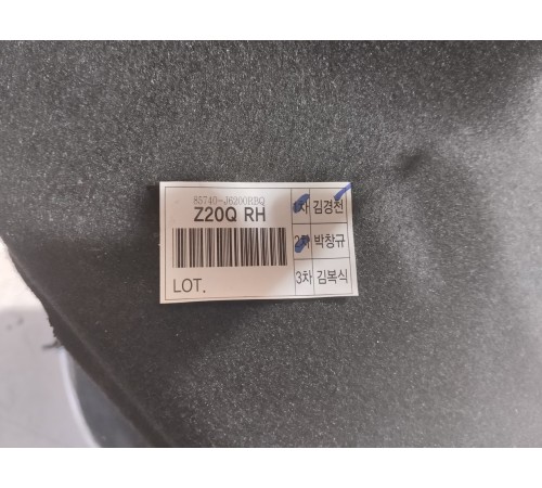 Обшивка багажника правая