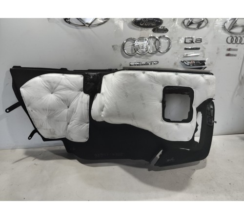 Обшивка багажника правая