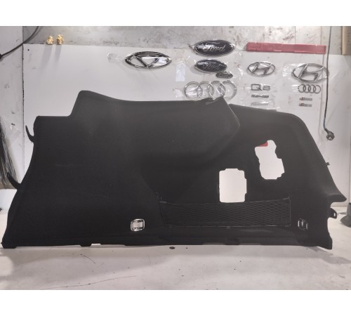 Обшивка багажника правая