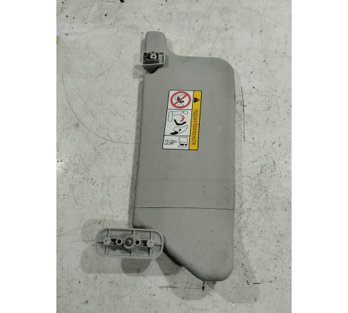 Солнцезащитный козырек правый