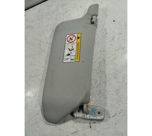 Солнцезащитный козырек правый