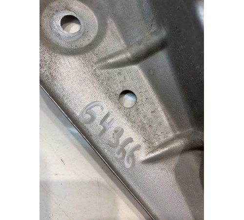 Кронштейн крыла (передний, правый)