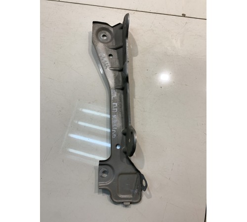 Кронштейн крыла (передний, правый)