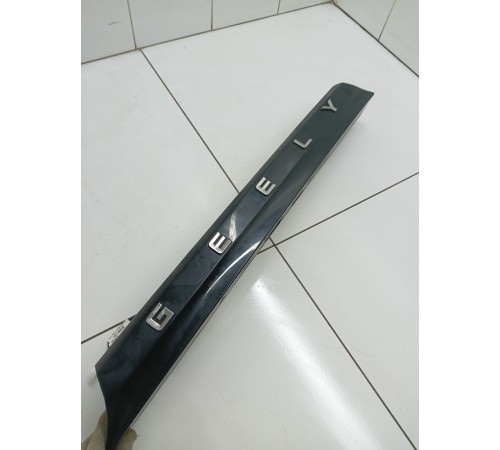 Накладка крышки багажника