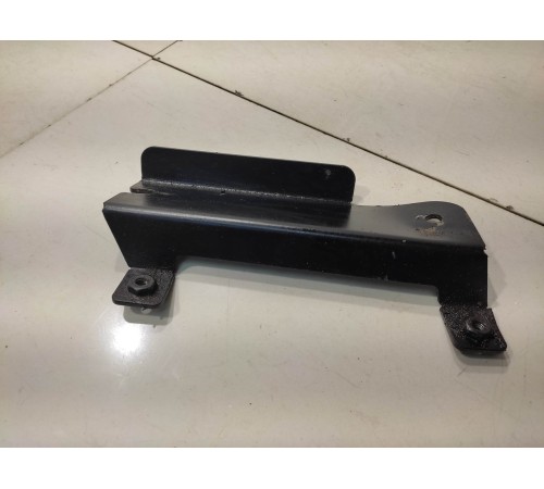 крепеж переднего подрамника(правый)