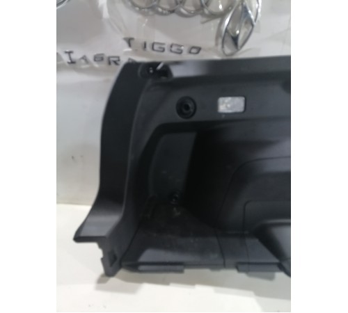 Обшивка багажника (левая)