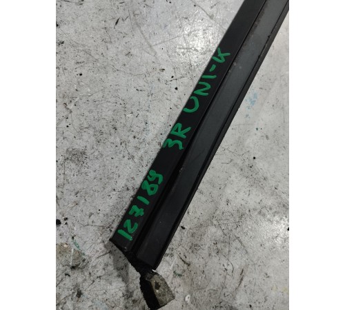 Уплотнитель стекла задний правый внутренний