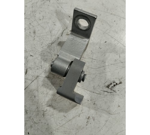 Петля двери(задняя левая нижняя)