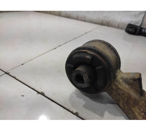 Рычаг подвески (передний, правый)