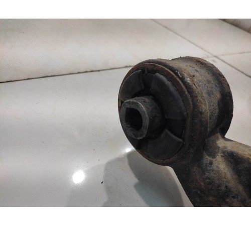 Рычаг подвески (передний, правый)