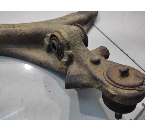 Рычаг подвески (передний, правый)