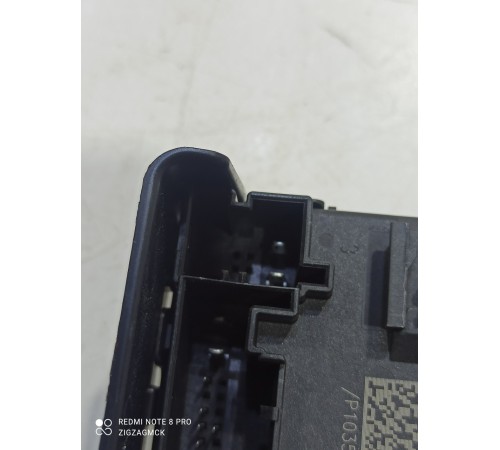 Блок управления дверью (задний правый)